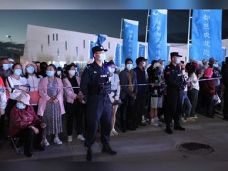 神二十一乘组平安归来，返回舱直立，英雄凯旋