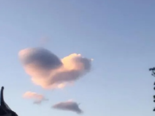 北京爱心云引热议，自然奇观下的浪漫与惊喜