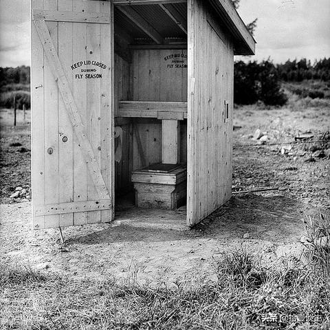 30元厕所费引热议，公共设施与合理收费的边界探讨